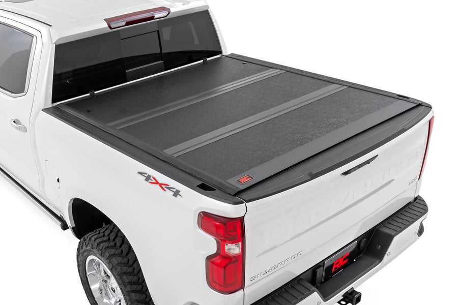 Hard Low Profile Bed Cover | 5'10" Bed | Chevy/GMC Sierra 1500 (19-26)/Silverado 1500 (19-26) 