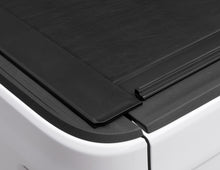 Load image into Gallery viewer, Roll-N-Lock 2020 Jeep Gladiator 5ft bed M-Series Retractable Tonneau Cover